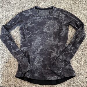 lululemon Gray Camouflage Long Sleeve Top - Size 6